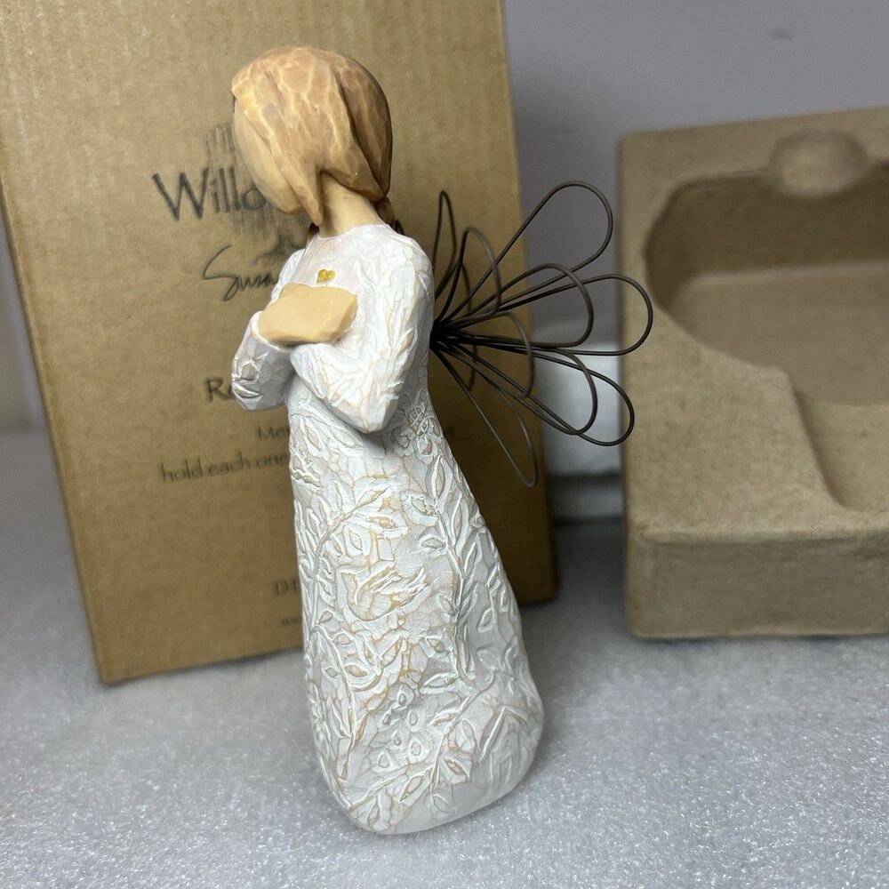 NEW Willow Tree REMEMBRANCE Angel Figurine w/ Heart Demdaco 26247 - Picture 5 of 7